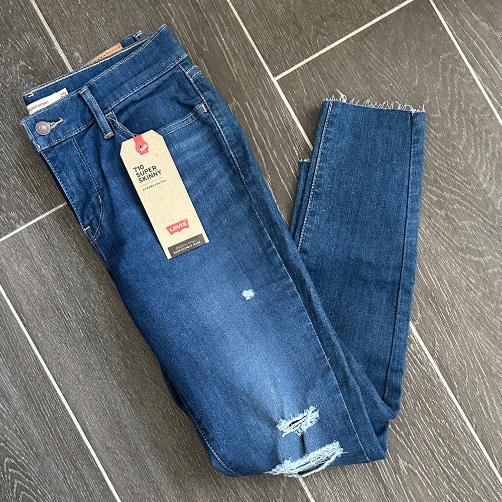 NWT Levi's Women's Distressed Dark Blue 710 Super Skinny Jeans W29 L28